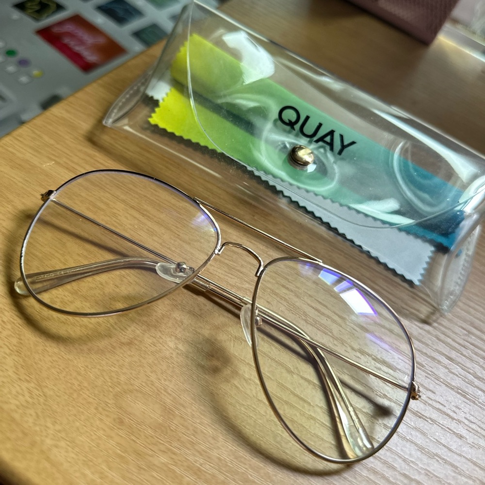 Free People Blue Light Blocking Aviator Gold Rim Glasses + Quay case with cloth